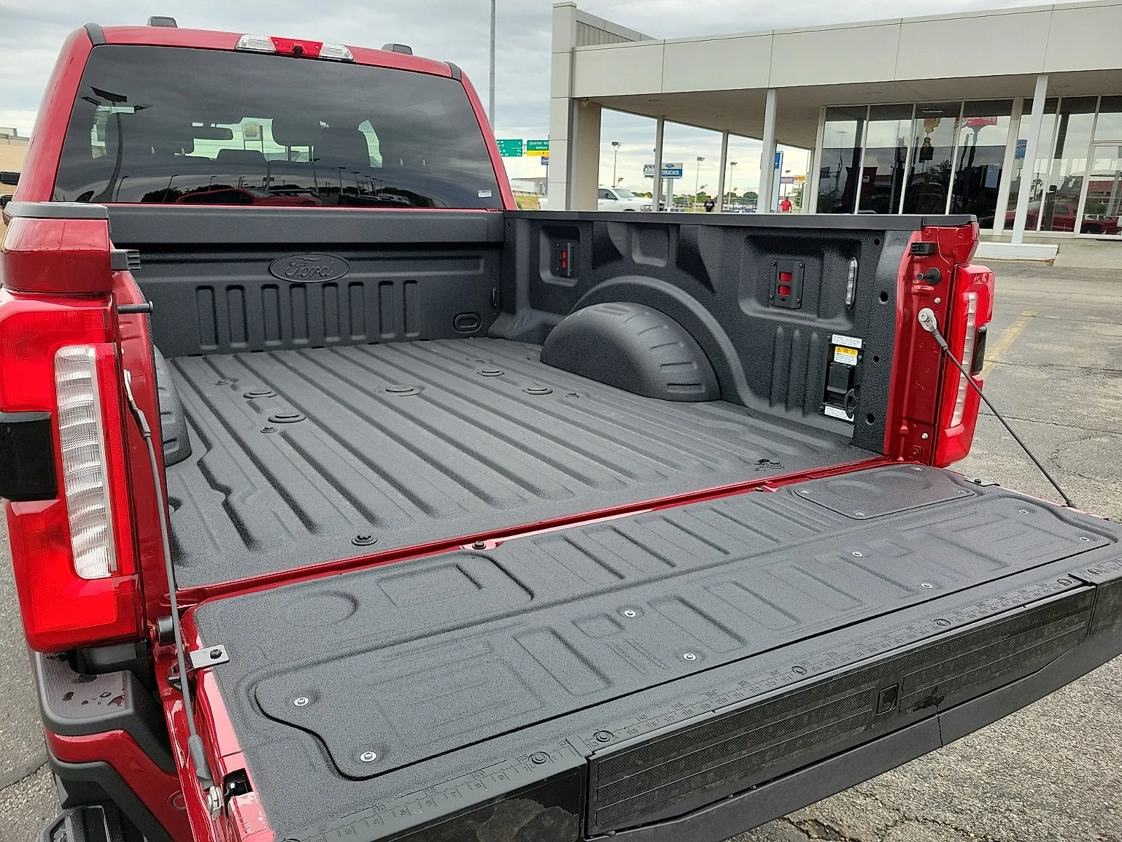 New 2026 Ruby Red Metallic Tinted Clearcoat Ford F-250&reg; XLT image 8