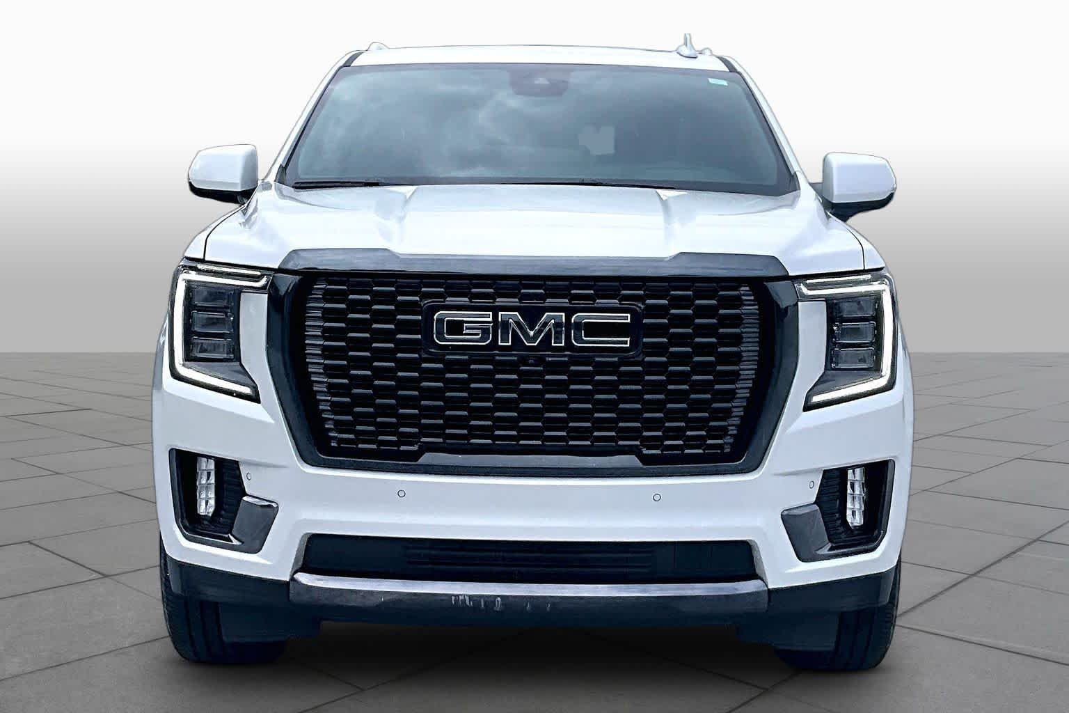 Used 2023 White Frost Tricoat GMC Denali Ultimate image 4