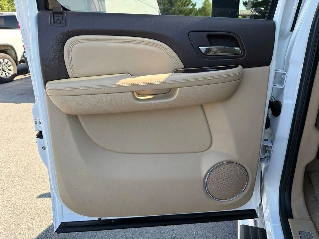 Used 2011 White GMC Denali image 17