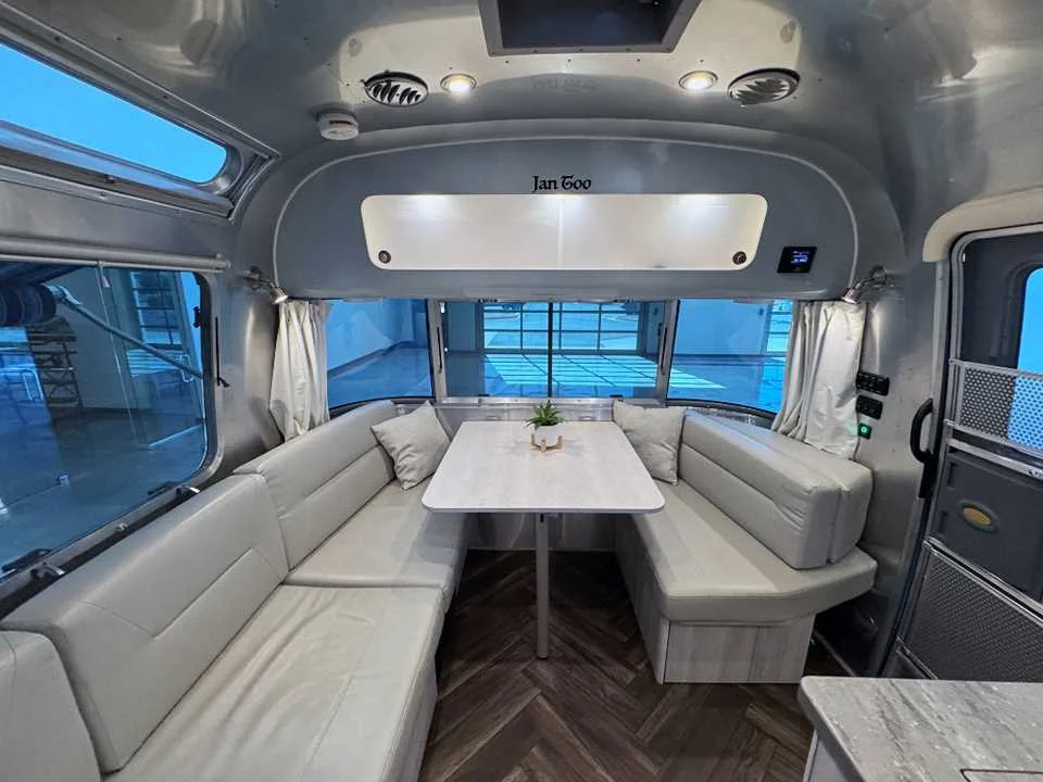 Used 2022 SILVER AIRSTREAM  image 39