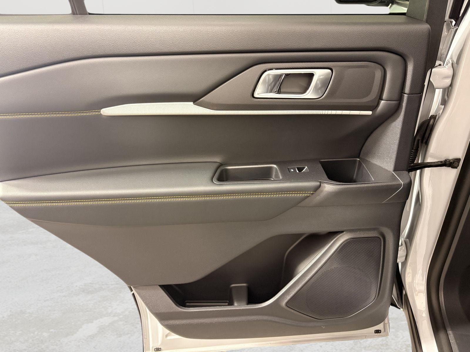 New 2026 Space White Metallic Ford Tremor® image 18