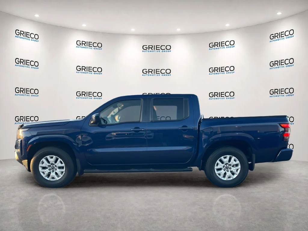 Used 2022 Blue Nissan SV image 3