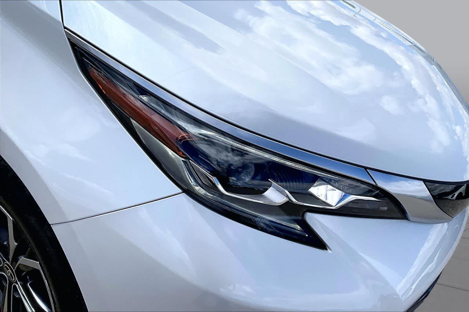 Used 2025 Wind Chill Pearl Toyota Platinum image 25