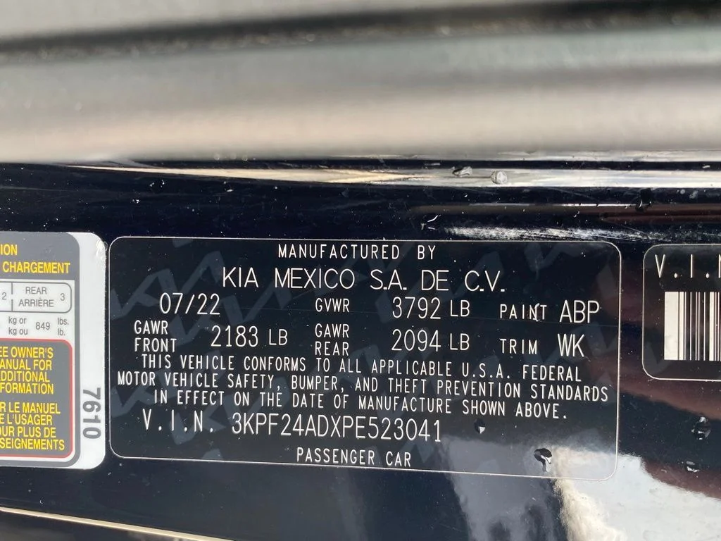 Used 2023 Black Kia LXS image 19