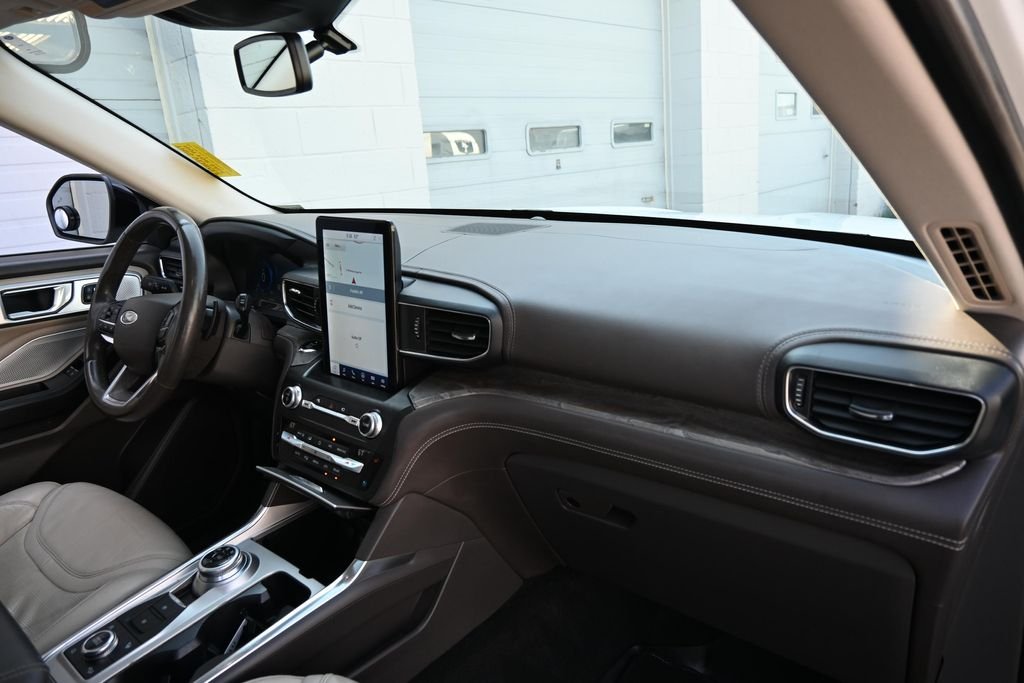 Used 2020 White Metallic Ford Platinum image 25
