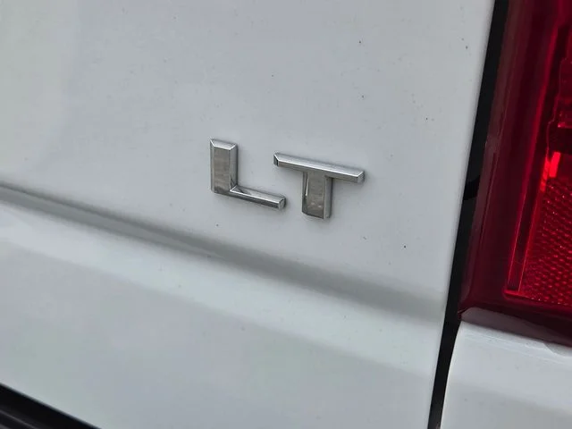 Used 2025 Summit White Chevrolet LT image 14