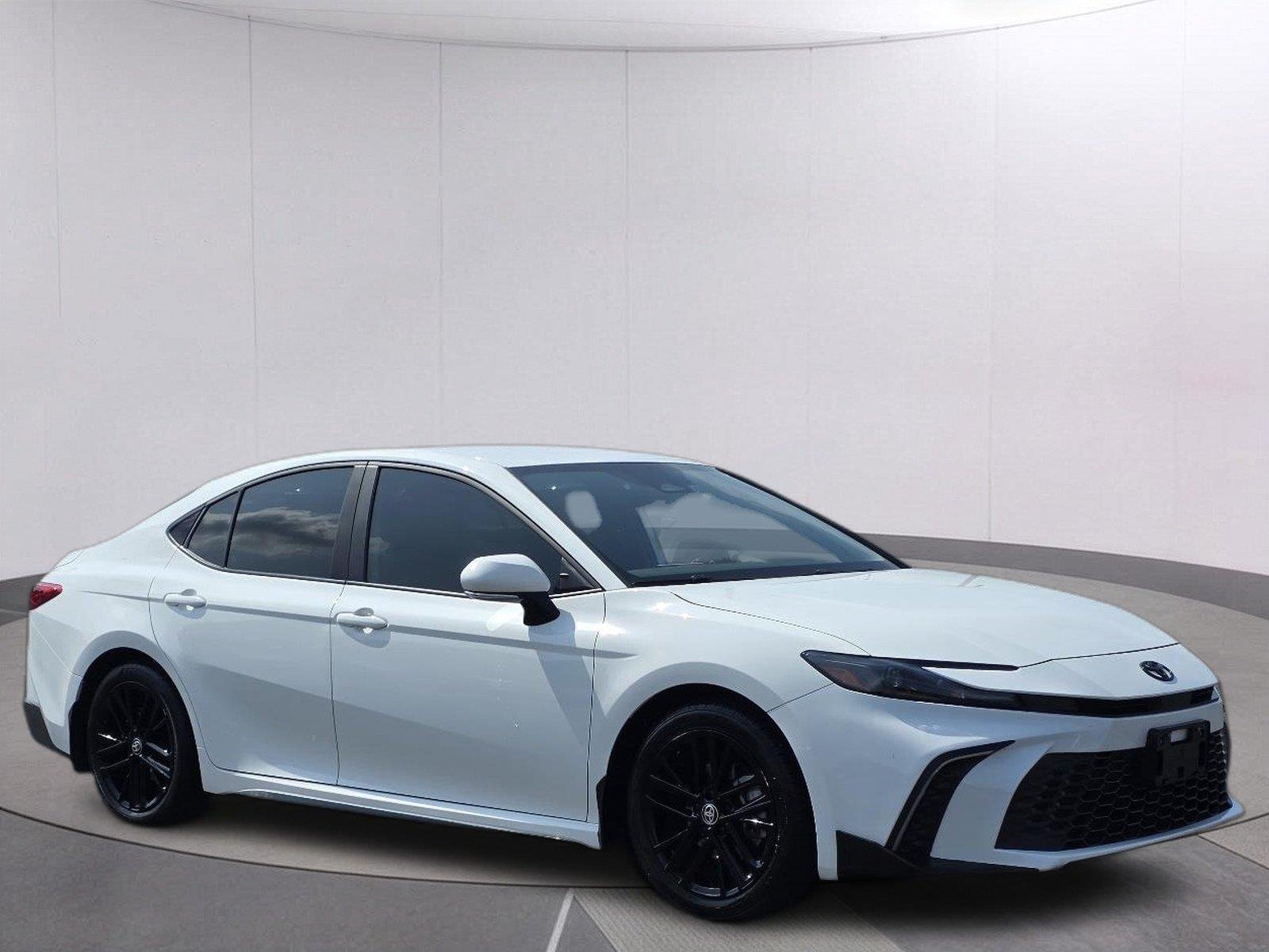 Used 2025 Ice Cap Toyota SE image 3