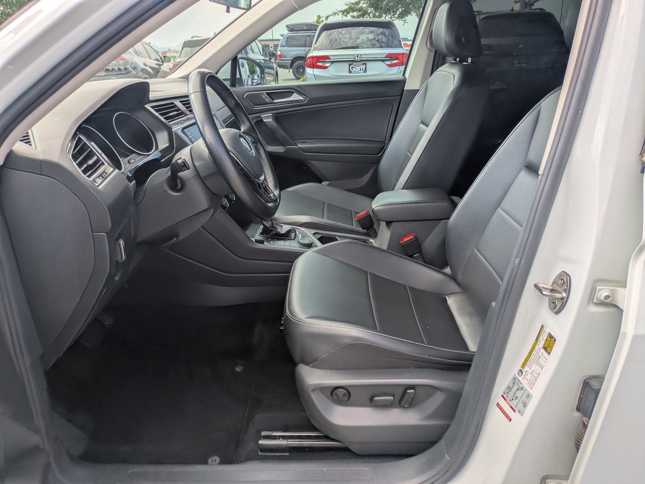Used 2018 Pure White Volkswagen SEL image 14