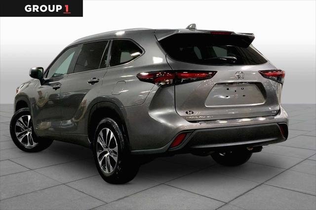 Certified Used 2025 PRECIOUS METAL Toyota  image 12