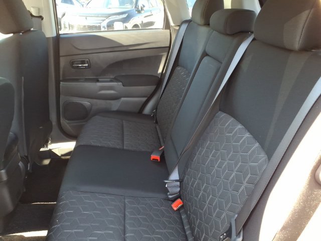 New 2027 Gray Mitsubishi 2.0 ES AWC image 7