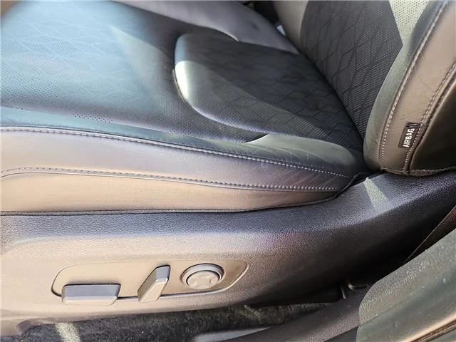 Used 2025 Ivory Silver KIA SX Passenger image 14