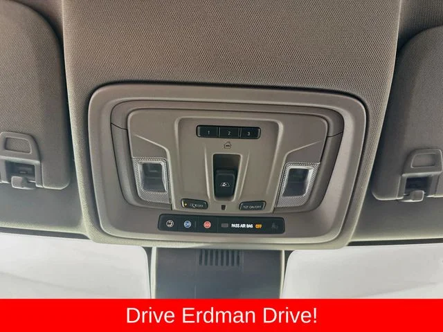 Used 2022 White GMC Denali image 17