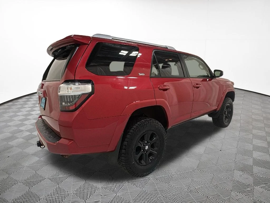 Used 2015 Red Toyota SR5 image 9
