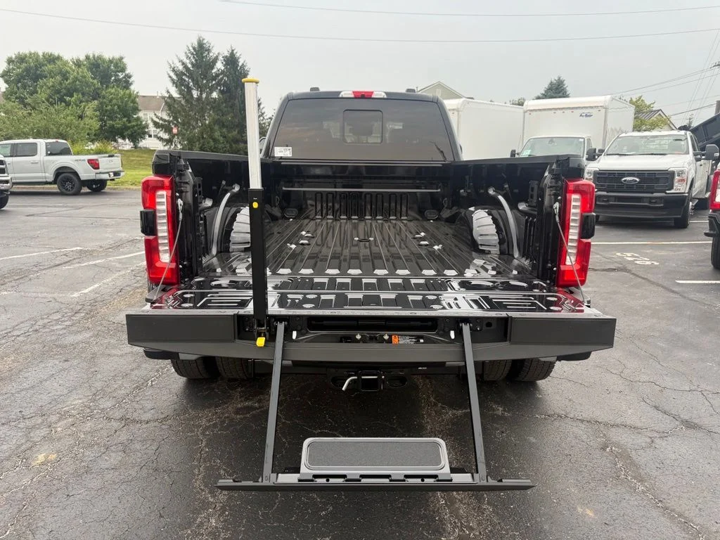 New 2026 Agate Black Metallic Ford F-450® Lariat® image 60
