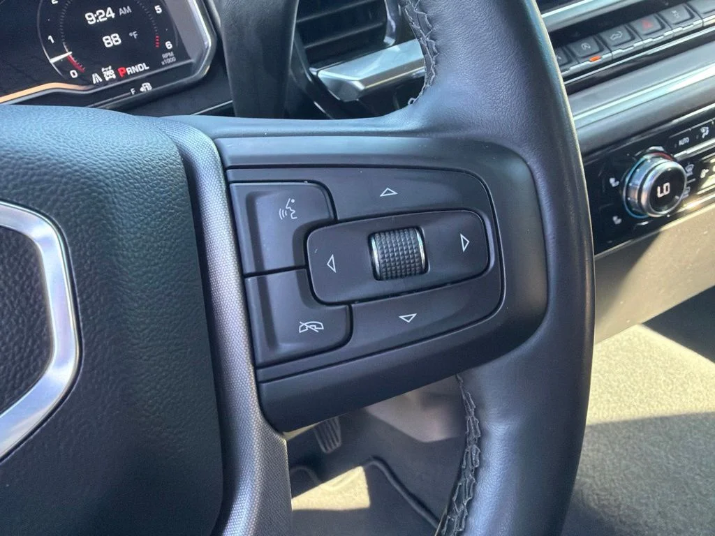 Used 2025 White GMC SLT image 20