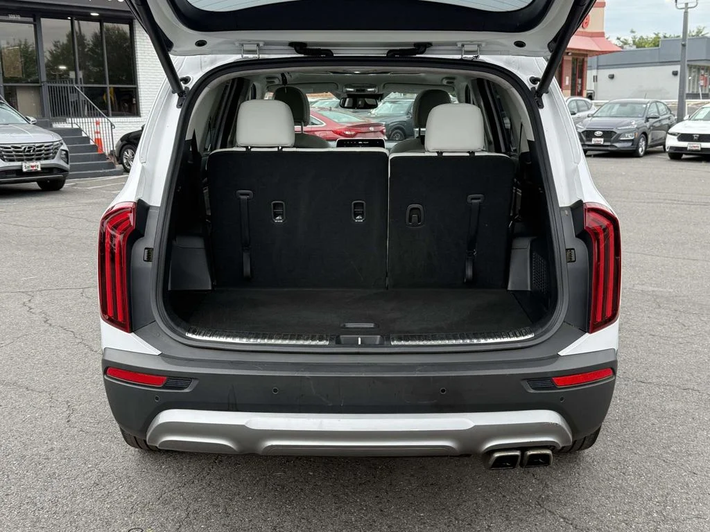 Used 2021 White Kia SX image 31