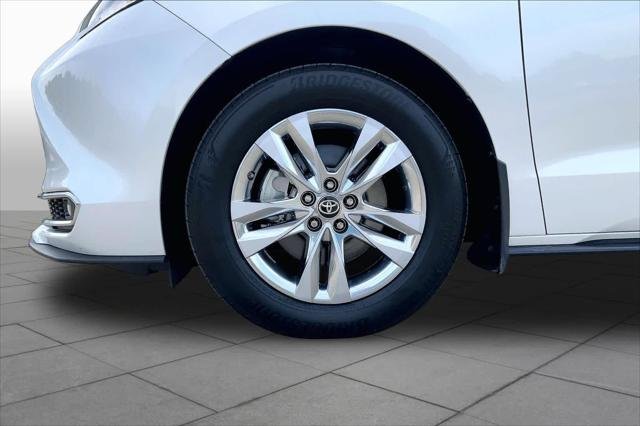 Certified Used 2024 WIND CHILL PEARL Toyota  image 11