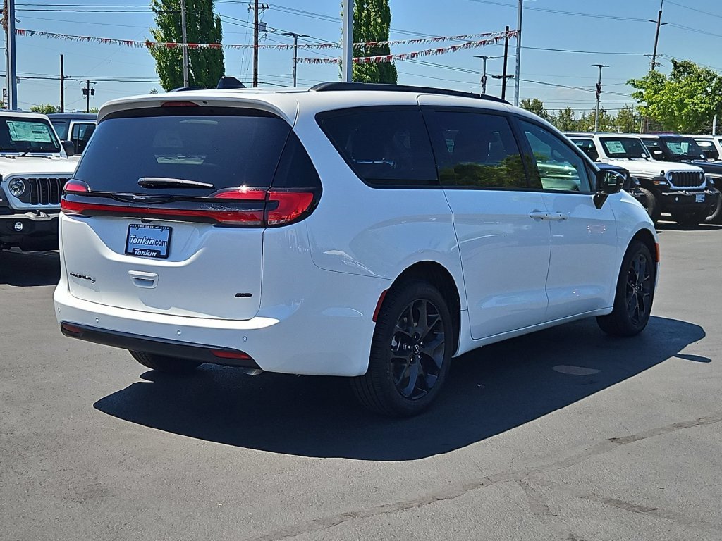 2026 Chrysler Pacifica Select - Photo 6