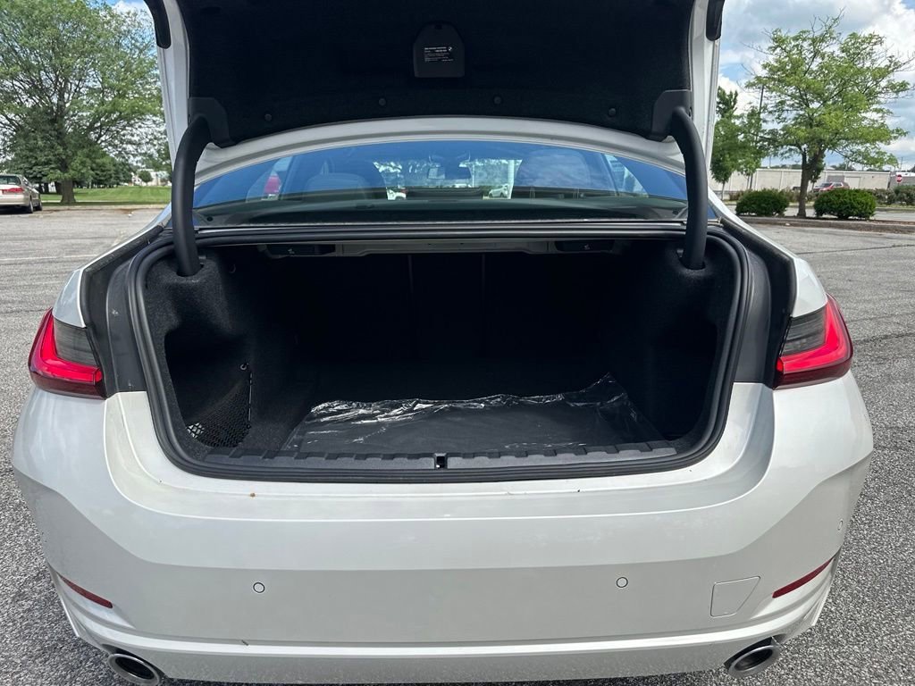 New 2026 Mineral White Metallic BMW 330i xDrive image 23