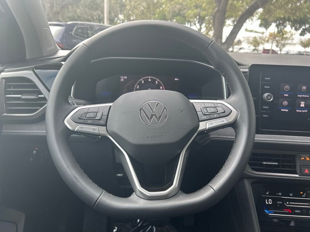 New 2026 White Volkswagen 1.5T SE Black image 17