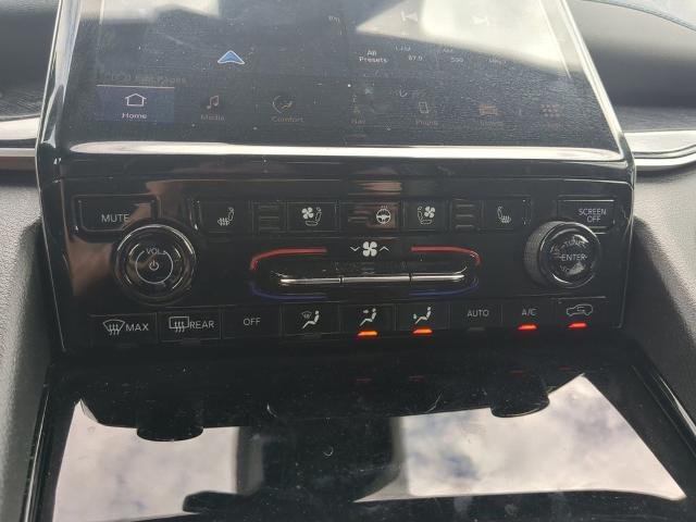 Used 2023 Metallic Jeep  image 28