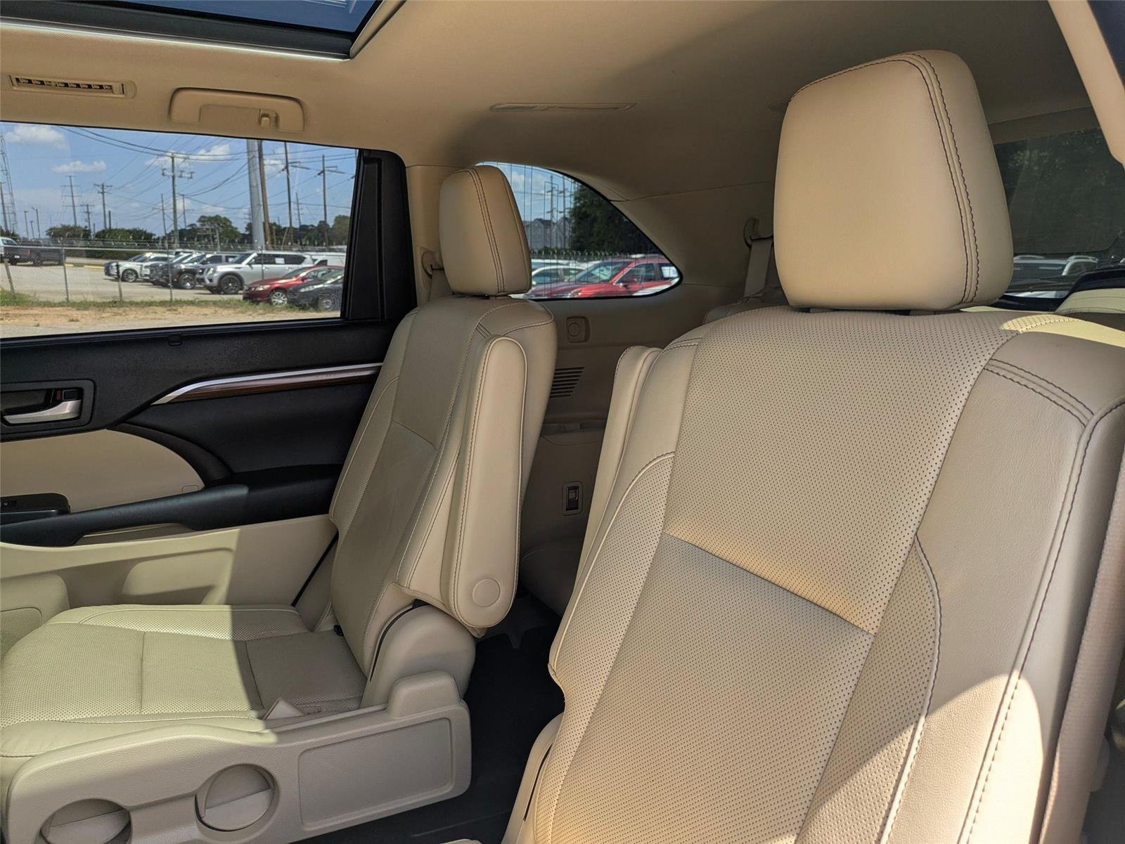 Used 2018 Blizzard Pearl Toyota Limited image 27
