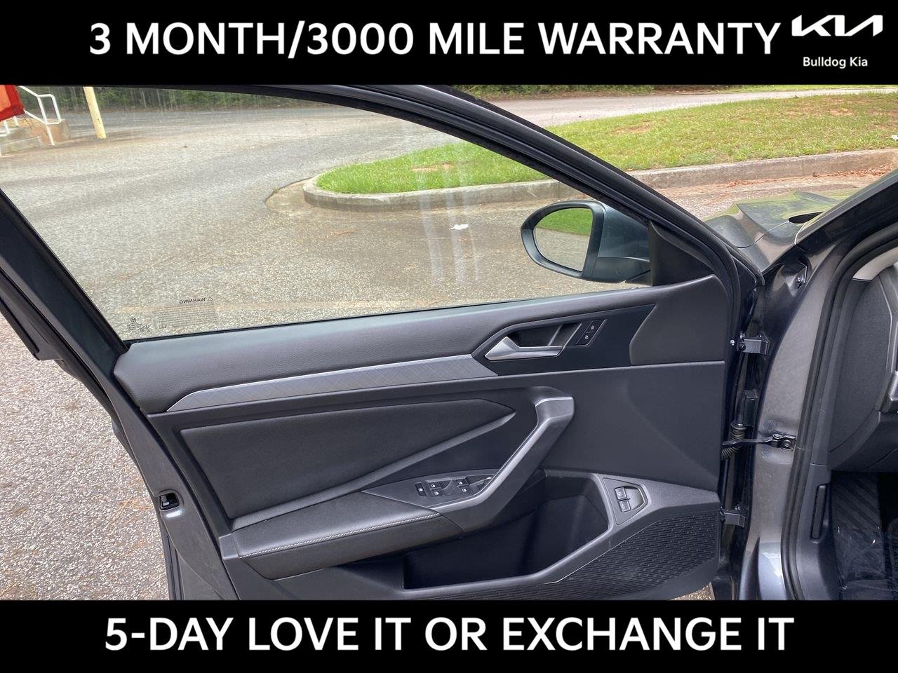 Used 2022 Platinum Gray Metallic Volkswagen SE image 9