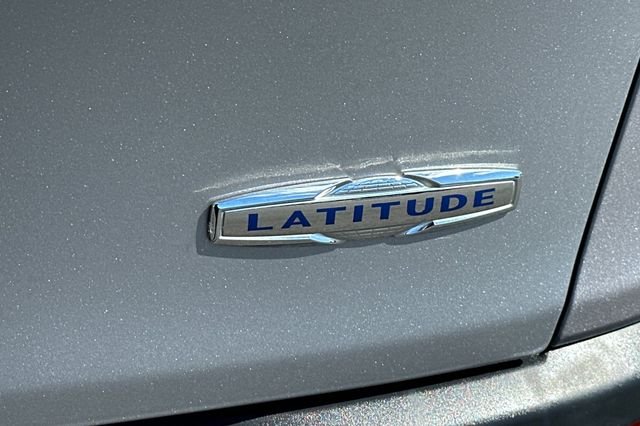 Used 2016 Silver Jeep Latitude image 30