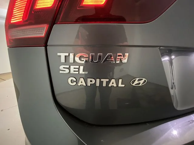 Used 2018 Gray Volkswagen 2.0T SEL image 28