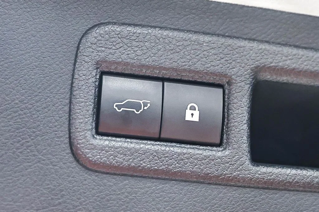 Used 2018  Lexus  image 21