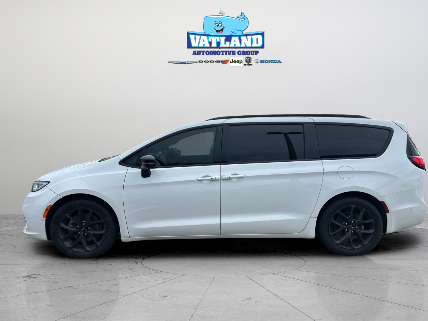 Certified Used 2024 White Chrysler Limited image 2