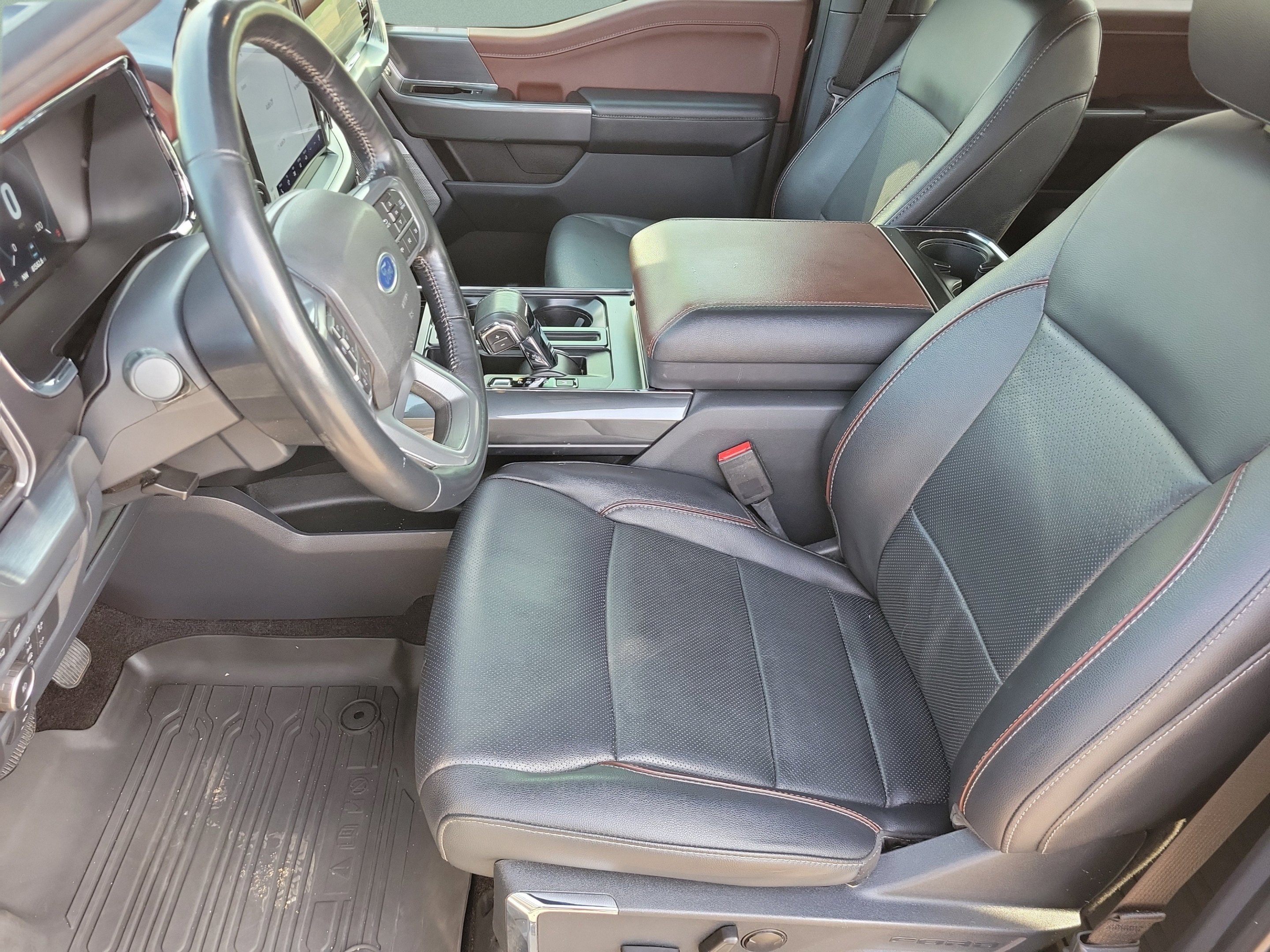 Used 2022 Black Metallic Ford Lariat image 9
