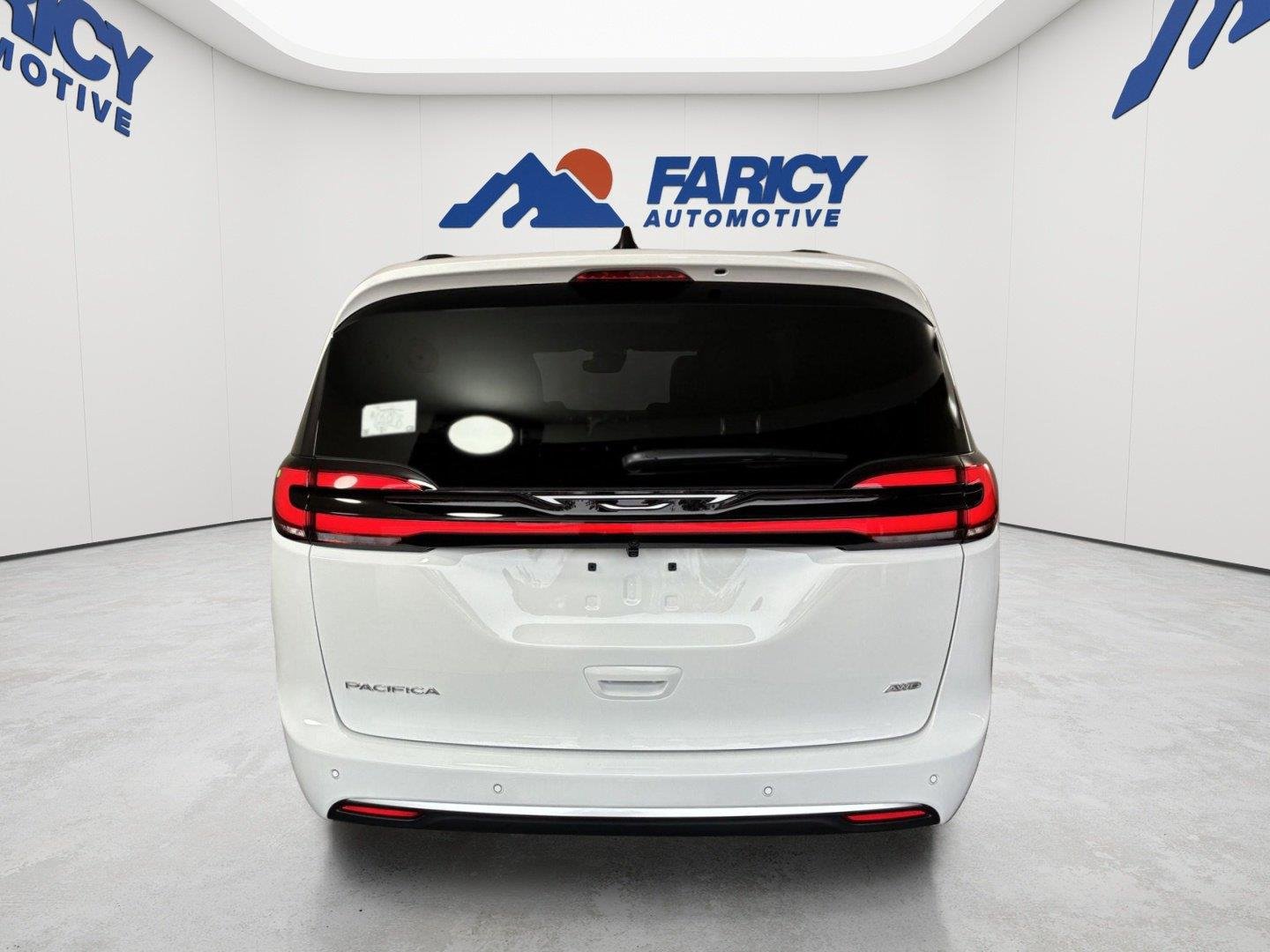 New 2027 Bright White Clear-Coat Exterior Paint Chrysler Pinnacle image 5