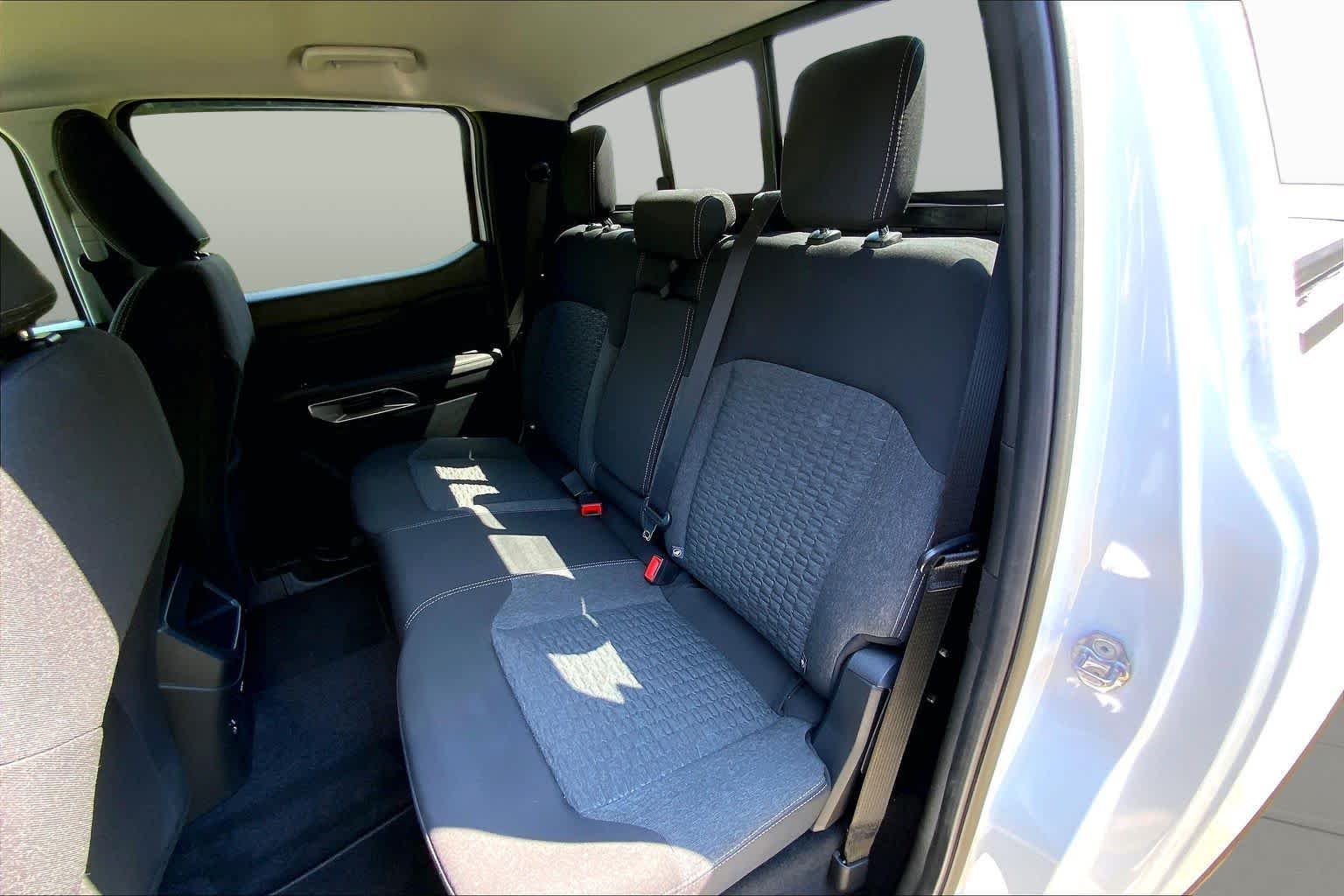 Used 2025 Oxford White Ford XLT image 21
