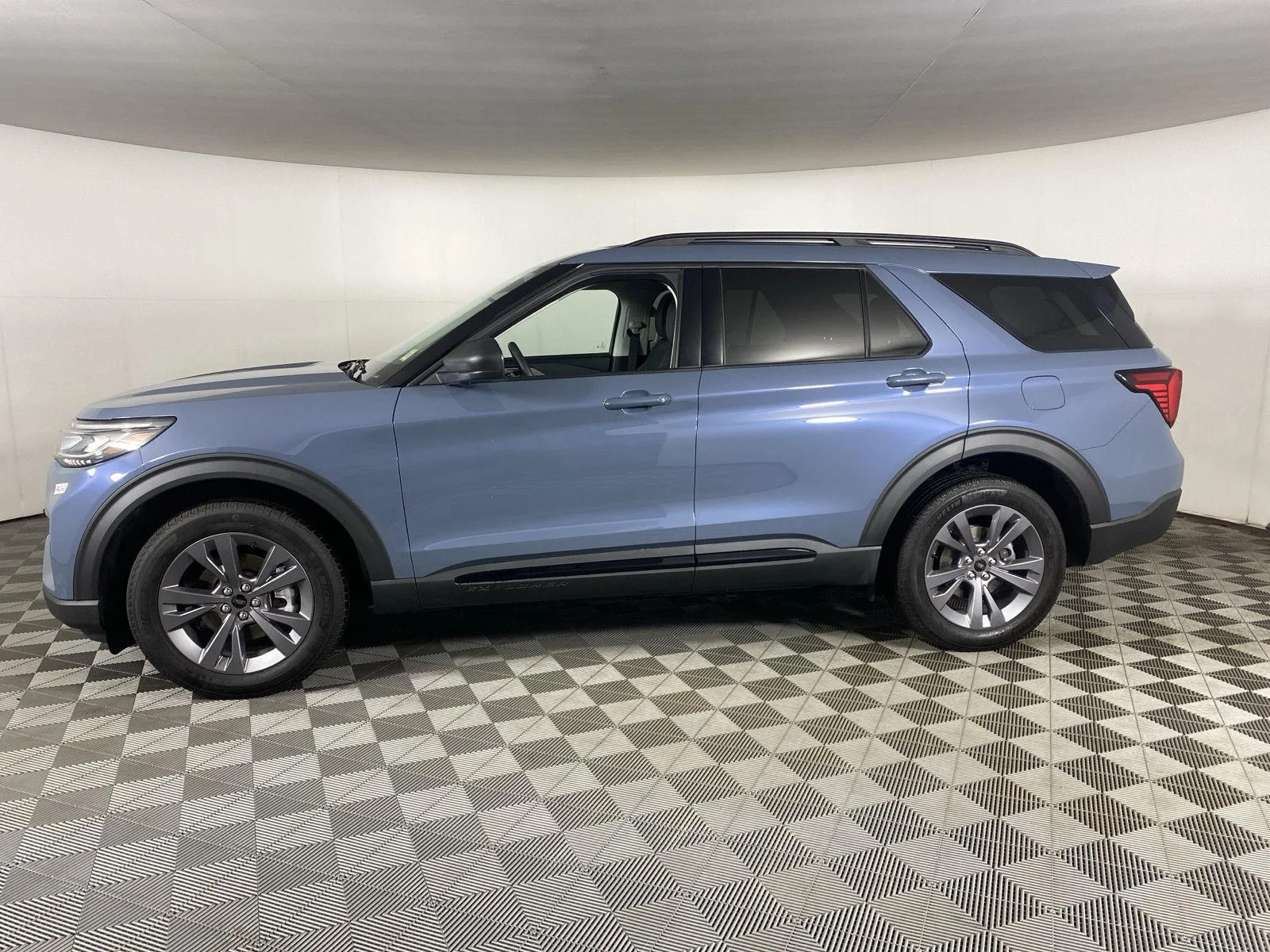 Used 2026 Vapor Blue Ford Active image 4