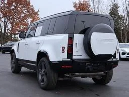 Used 2024 Fuji White Land Rover X-Dynamic SE image 4