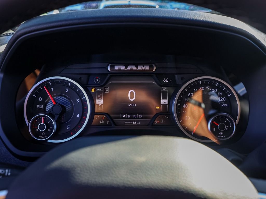 New 2026 Diamond Black Crystal Pearl-Coat Exterior Paint RAM Big Horn Night Edition image 25