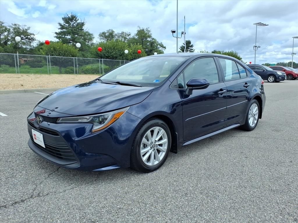 Certified Used 2025  Toyota LE image 9