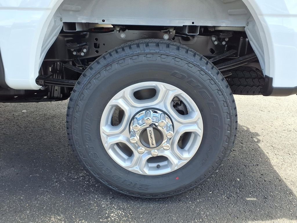 New 2026 Oxford White Ford F-250® XLT image 7