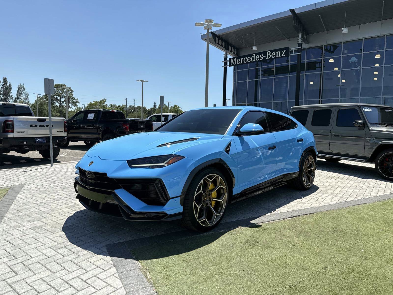 Used 2024 Blu Cepheus Metallic Lamborghini Performante image 2