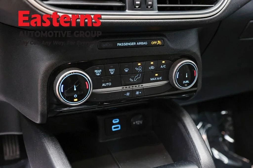 Used 2022 White Ford SE image 21
