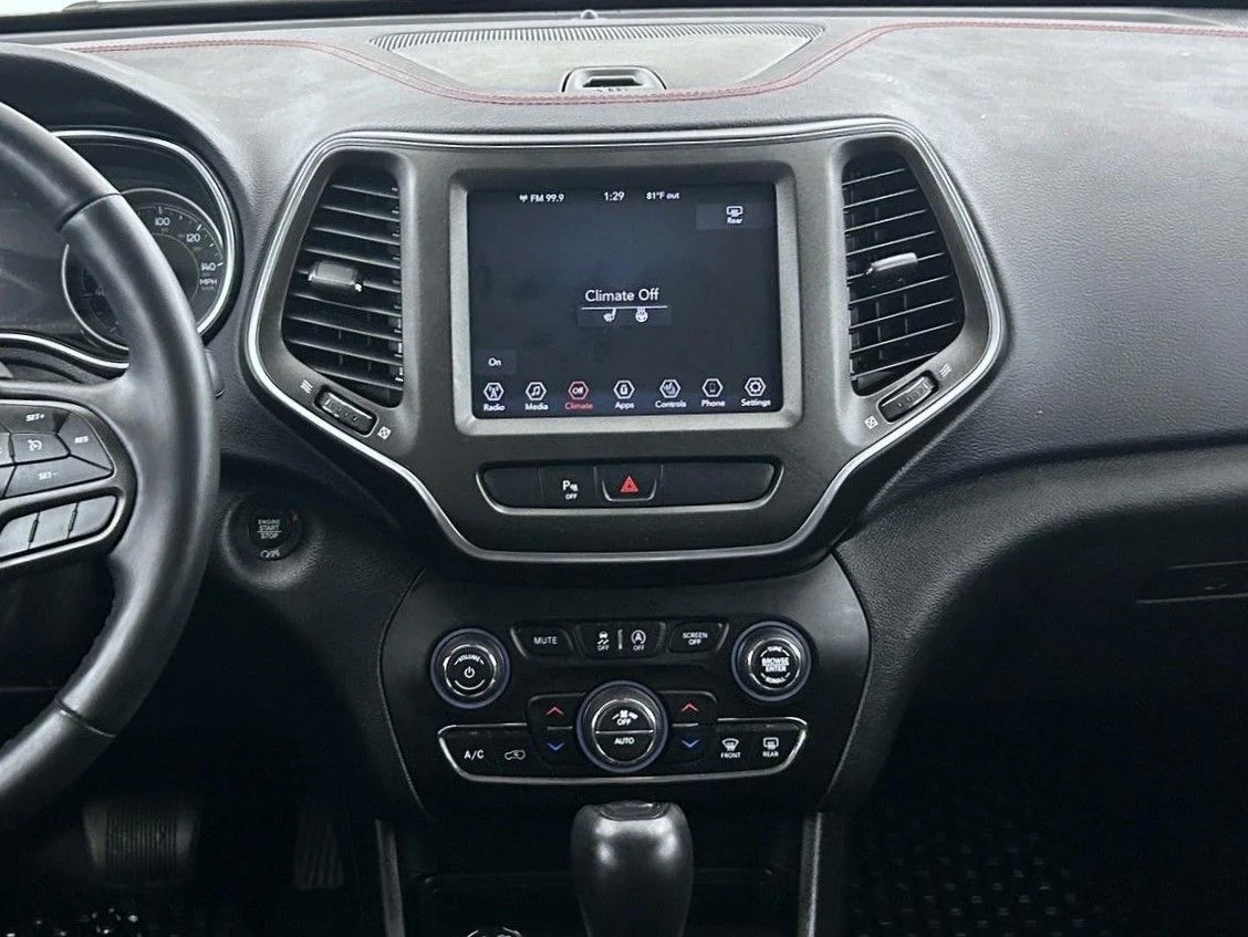 Used 2019 Silver Jeep Trailhawk image 12