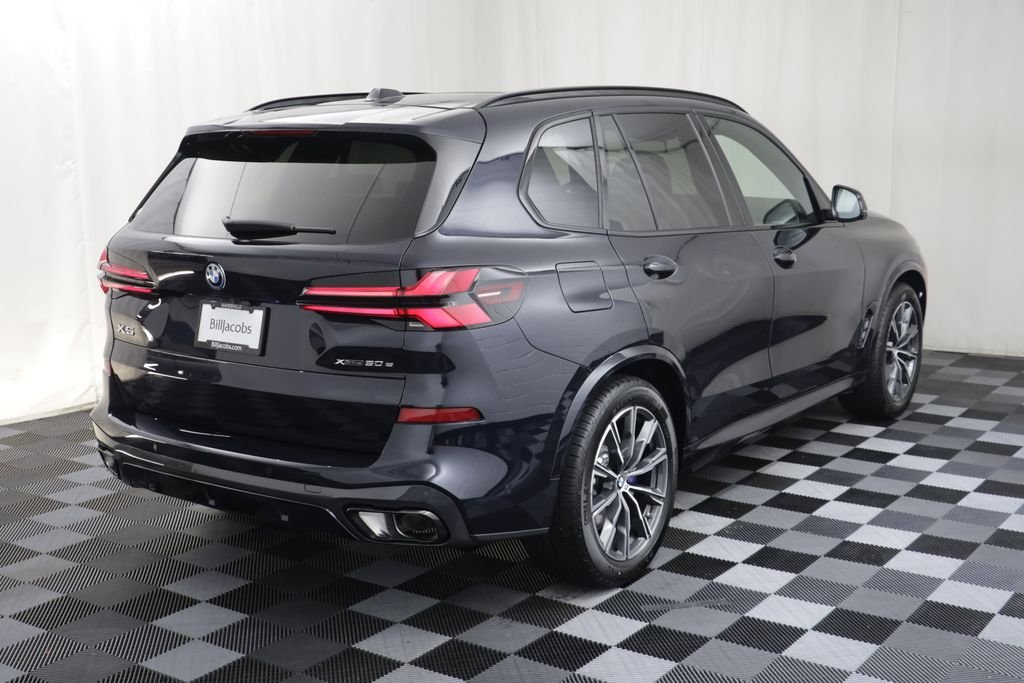 New 2026 Carbon Black Metallic BMW xDrive50e image 22