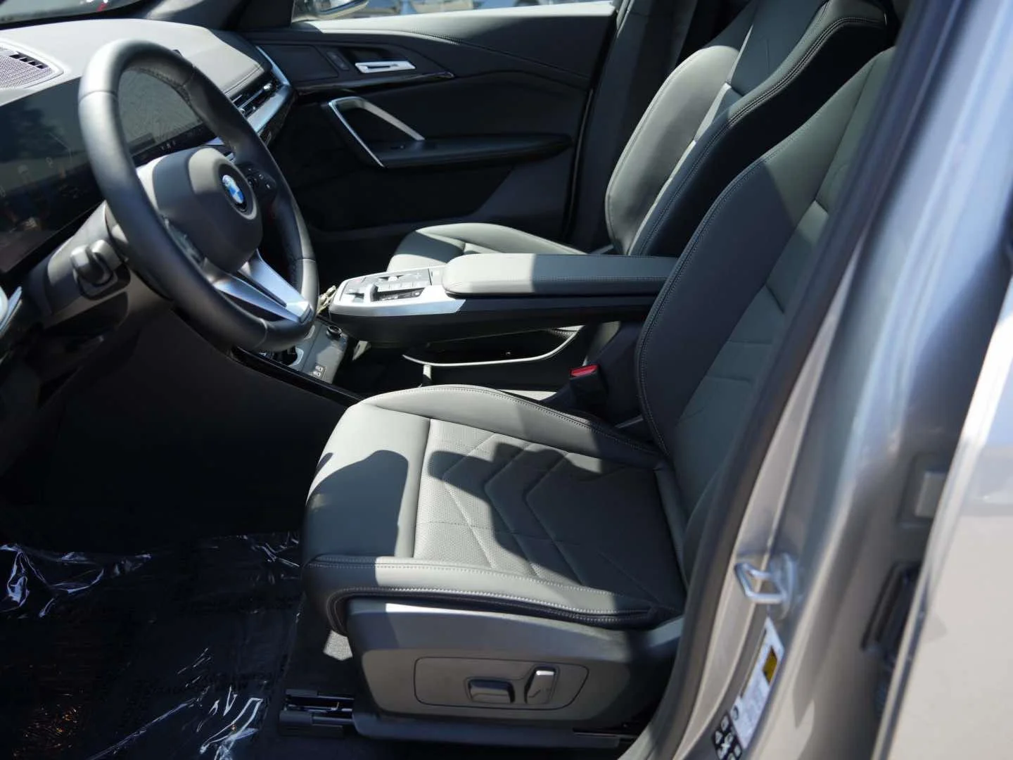 New 2026 Space Silver Metallic BMW xDrive28i image 15