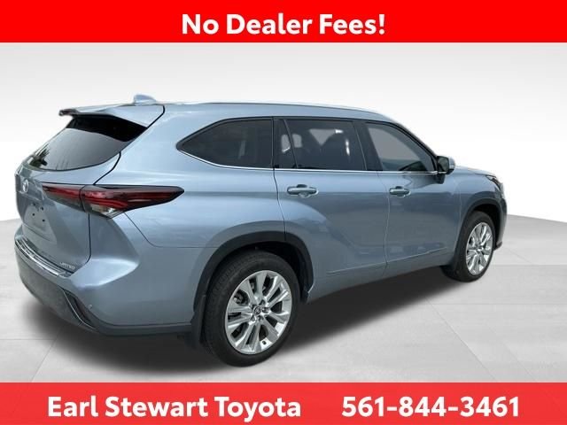 Used 2024  Toyota Limited image 5