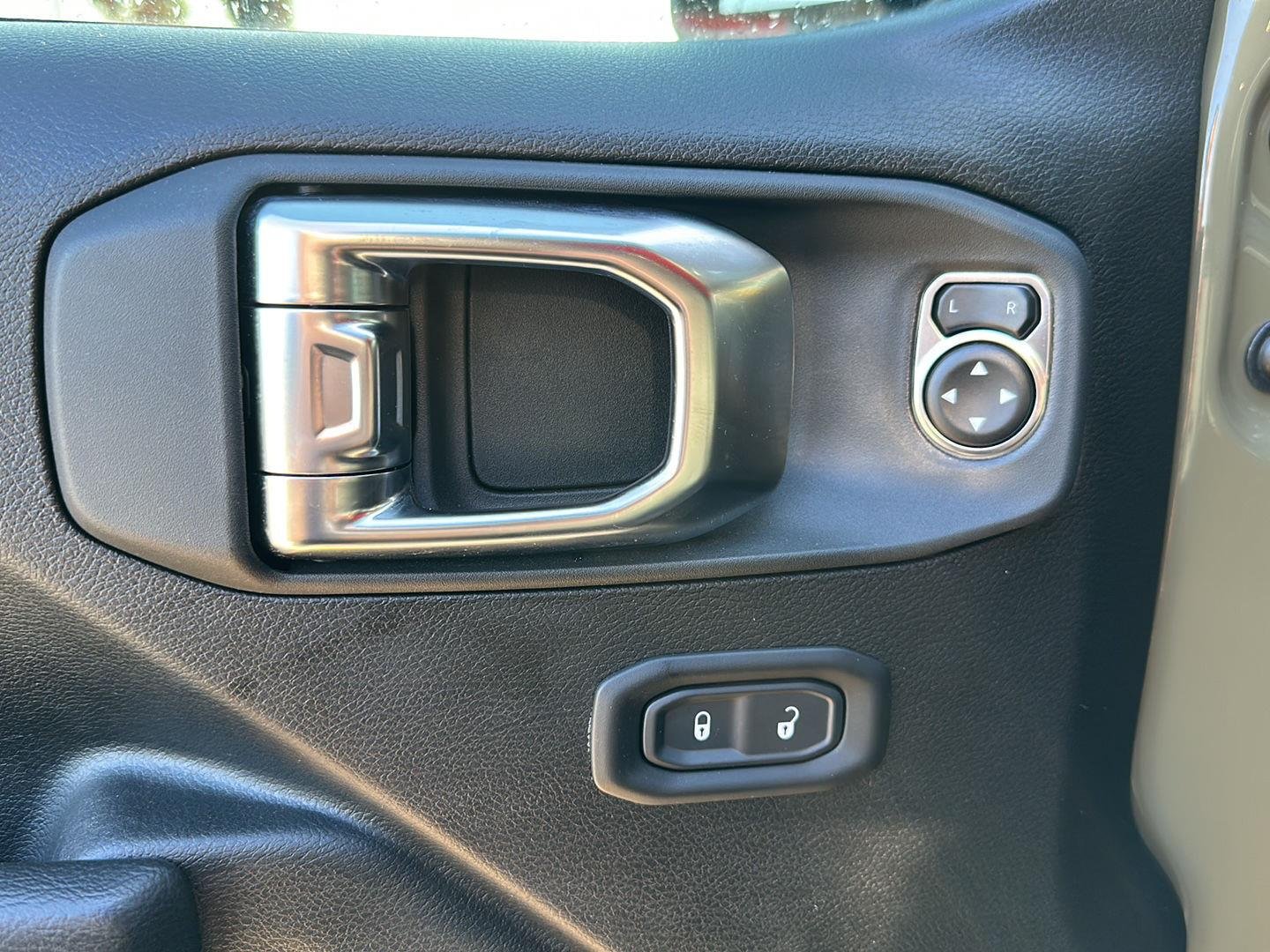 Used 2025 41 Jeep Rubicon image 10