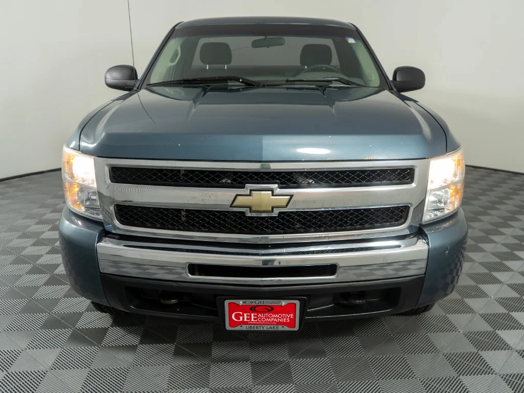 Used 2011 Blue Chevrolet LS image 2