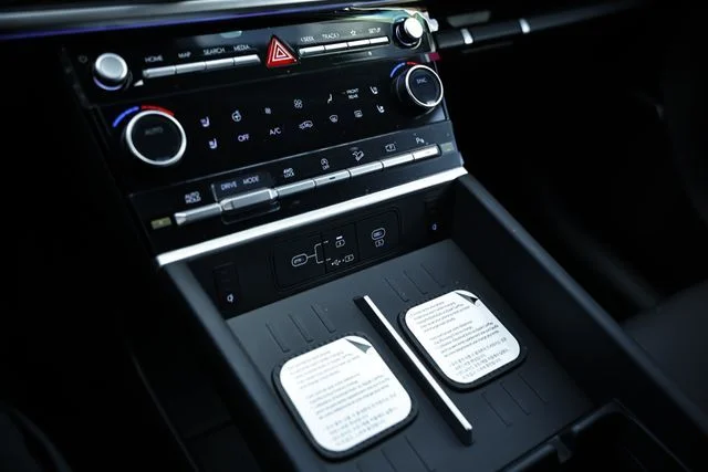 New 2026 Shimmering Silver Pearl Hyundai Limited image 18