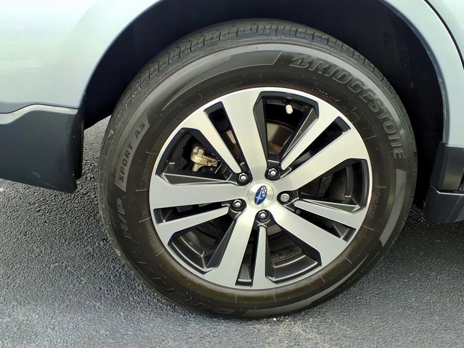 Used 2019 Ice Silver Metallic Subaru Limited image 7