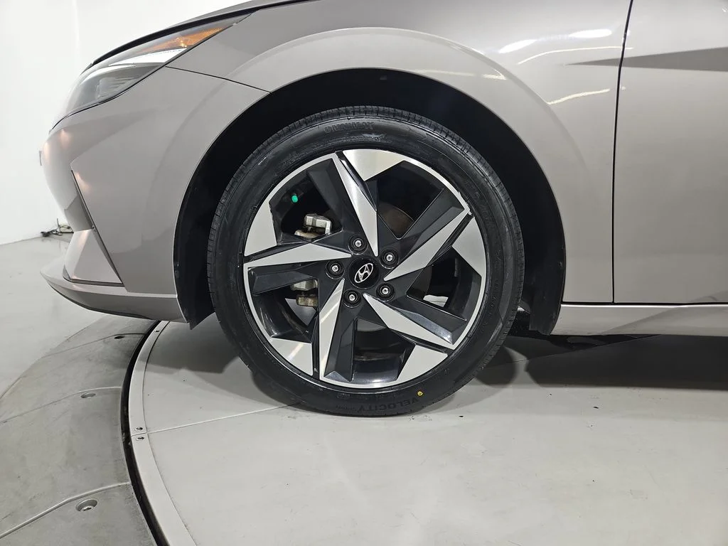Used 2023 Silver Hyundai SEL image 28